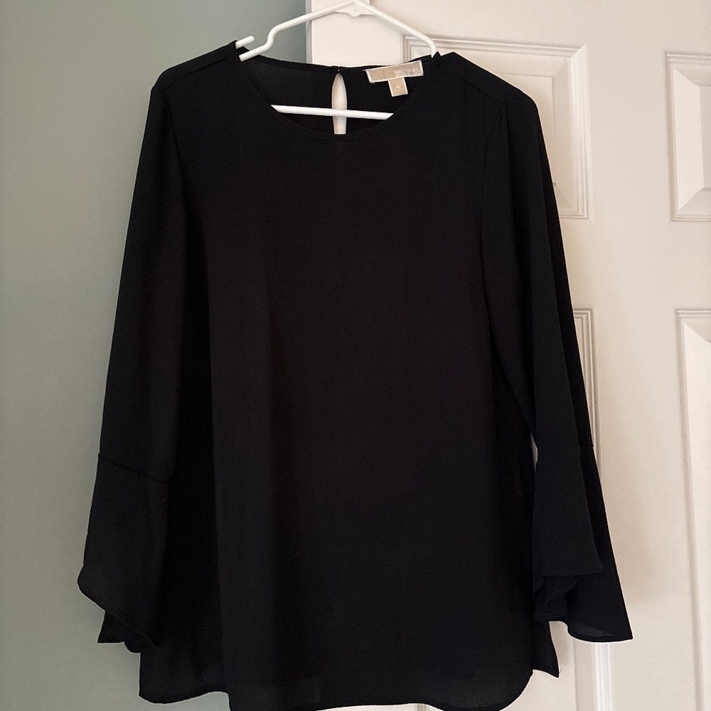 Flowy sleeve blouse